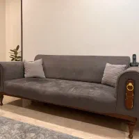 مبلمان ۷ نفره همراه میز وسط