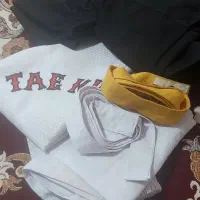 لباس تکواندو.  همراه کمربند  وکیک بکس