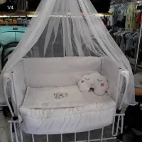 گهواره کنار تخت مادر