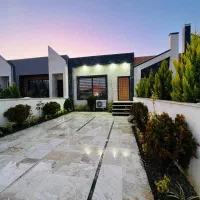 ویلا باغچه همکف دوخواب 154 متری شهرکی سندتکبرگ