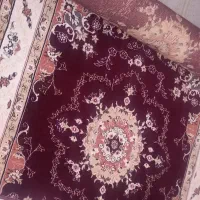 حدود ۶۰متر موکت و دو عدد فرش کناره