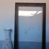 دو قاب عکس وگلدان شیک، ومیزتلویزیون بفروش میرسد