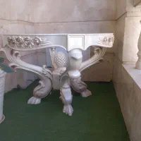 میز.  بدون صندلی