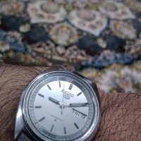 ساعت سیکو پنج زیبا کلسسونی خیلی تمیز|ساعت|کاشان, شهرک خاتم الانبیا (مسکن ملی کاشان)|دیوار