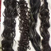 تعدادی موی مصنوعی