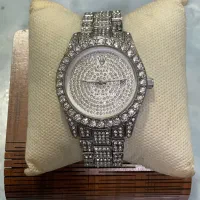 ساعت نگین دار