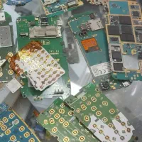 خریدارموبایلهای شکسته و سوخته