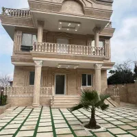 فروش ویلای ۵۶۰متری لاکچری با۴۰۰متربنا پای کوه