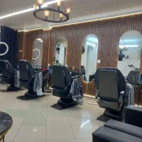 ارایشگر ماهر بامشتری وسابقه کار