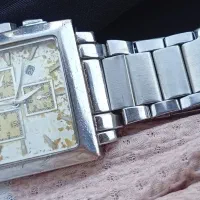 یک عدد ساعت مچی