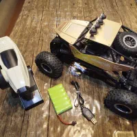 یک عدد ماشین آهنی کنترلی با کیفیت بالا