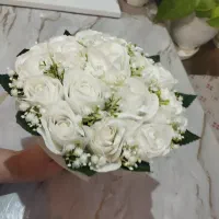 دسته گل عروس و باکس گل حرف m