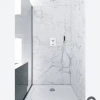 یک کارگر واسه کاشی کاری