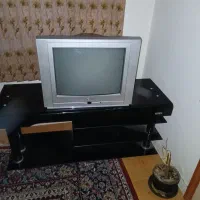 میزتلوزیون همراه با تلوزیون