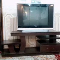 تلویزیون ۳۲اینج و میز دیکور