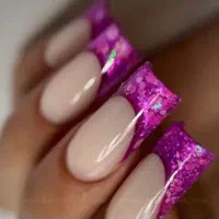 خدمات و آموزش کاشت ناخن