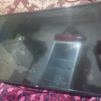یک عدد تلوزیون ال جی ال ای دی ترک خورده