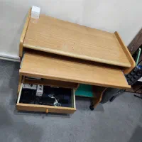 میز کامپیوتر چوبی سالم و تمیز