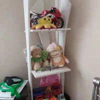 بوفه سفید وسط شیشه داره