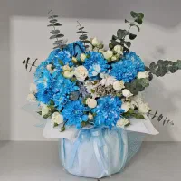 باکس گل آبی مناسب هدیه به آقا خانم کد ۱۱۲۲ گلاریس