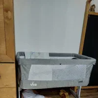 تخت کنار مادر