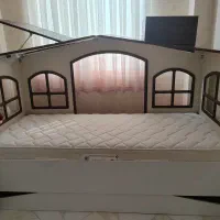 تخت خواب و میز تحریر