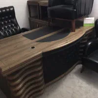 میز و مبلمان لاکچری اداری چستر چرم در حد نو|مبلمان اداری|کرمان, |دیوار