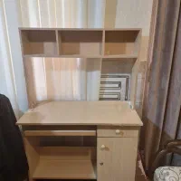 میز تحریر یا کامپیوتر همراه با کتابخانه (کار کرده)