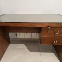 میز چوبی نو و تمیز