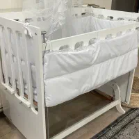 تخت کنار مادر