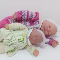 تعدای عروسک و تشک آغوشی و باکش ام‌بی اف