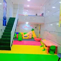 ‌ کلاس‌ کودکان‌ همراه‌ با‌ بازی