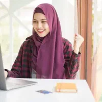 همکار خانوم نیمه وقت از ۹ تا ۲ ظهر.کلا پنج ساعت