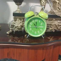 ساعت رومیزی رنگ سبز قشنگ