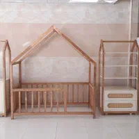 تخت کلبه ای و تخت چوبی و مونته سوری
