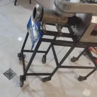 فروش یک چرخ گوشت صنعتی گیربکسی  و یک خمیر گیر