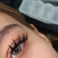 کاشت مژه با ماندگاری ۴۰ روزه