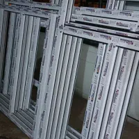 در و پنجره دوجداره و توری پلیسه