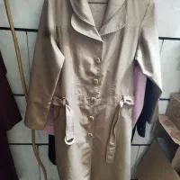 تعدادی لباس زنانه پوشیده نشده