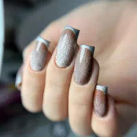 کاشت ناخن با تخفیف ویژه کار تمیز و ظریف