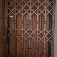 حفاظ درب آکاردونی  آپارتمان باغ ویلا