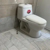 توالت فرنگی و درب آلومینیوم