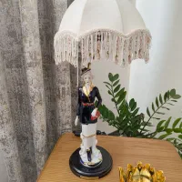 آباژور با مجسمه چینی