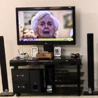 میزتلویزیون شیشه ای