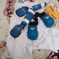 لباس و شلوار کاراته با دستکش و روپایش