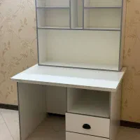میز تحریر کتابخانه دار
