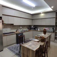 ۱۳۰ متر سه‌خواب فول امکانات،رو به نما