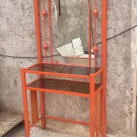 میزآرایشی سالم فقط یکم گوشه آیینش پریده