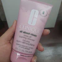 فوم شست و شوی کلینیک ساخت آمریکا و ادکلن یارا صورت