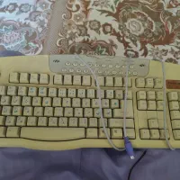 کیبورد قدیمی سالم